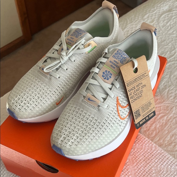 Nike Interact women's light green running sneakers-NIB-7.5 - Picture 1 of 7